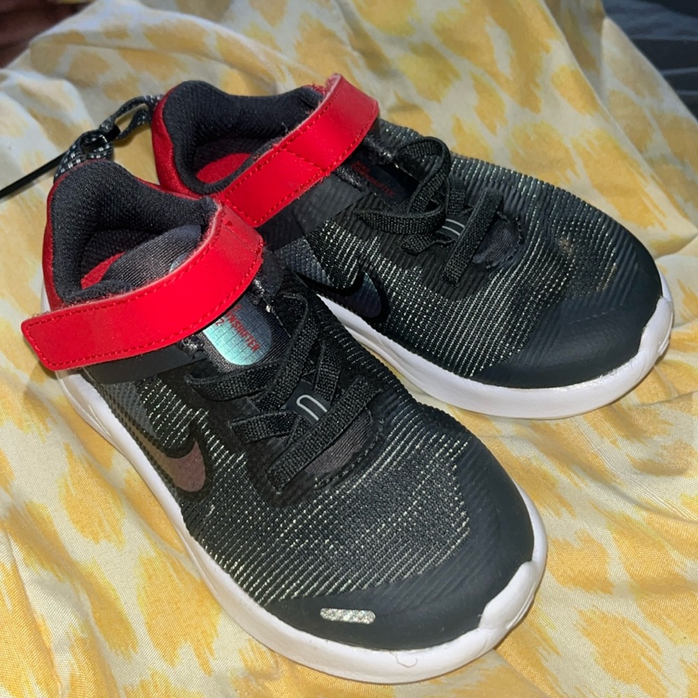 Brand new kid’s Nike shoes size 8c